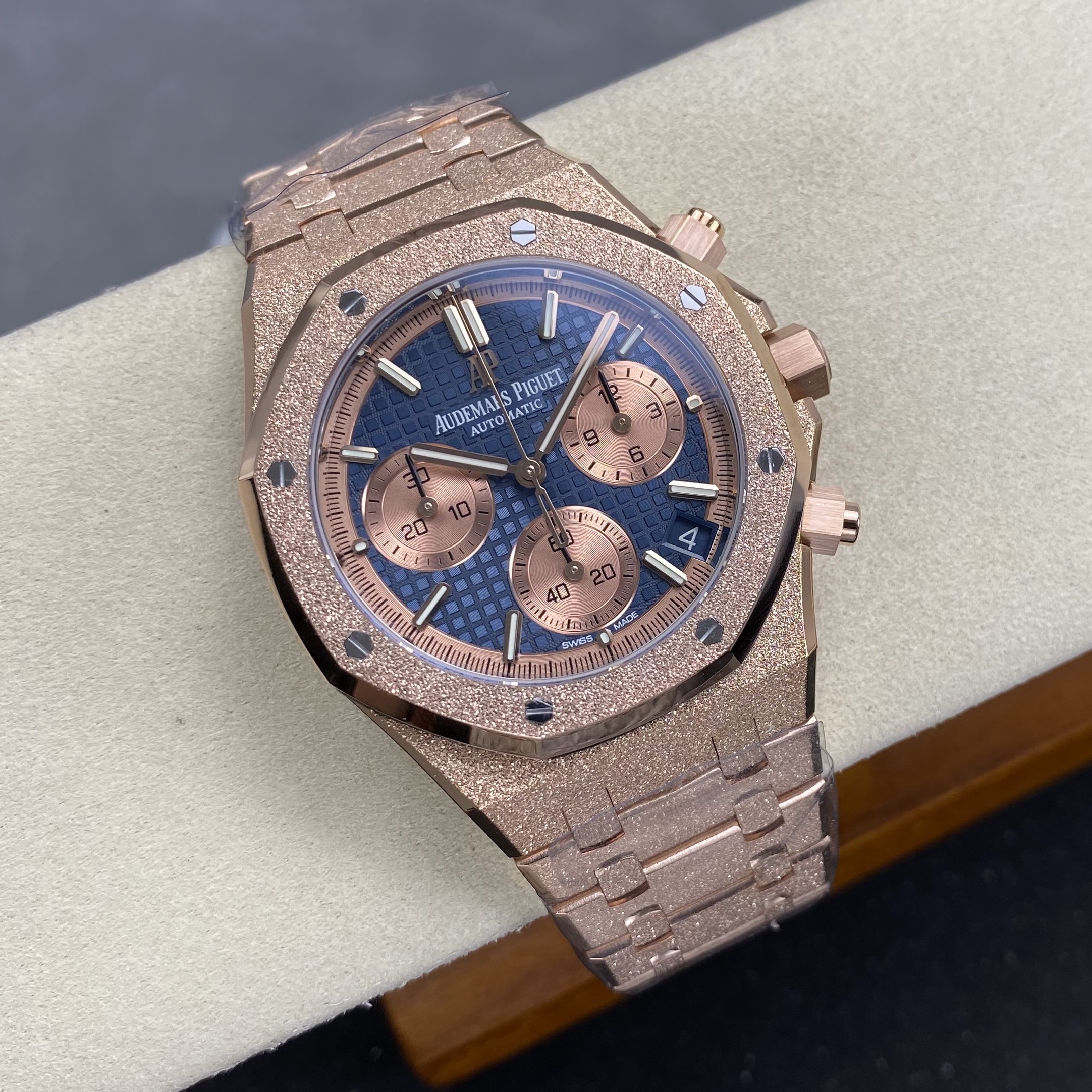 오데마피게 로얄오크 26240 크로노 프로스티드 로즈골드 네이비 Audemars Piguet Royal Oak
